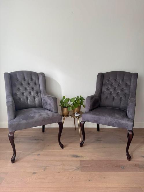 2 Zeer Luxe Klassieke Fauteuil met gecapitonneerde rug, Huis en Inrichting, Fauteuils, Zo goed als nieuw, Ophalen