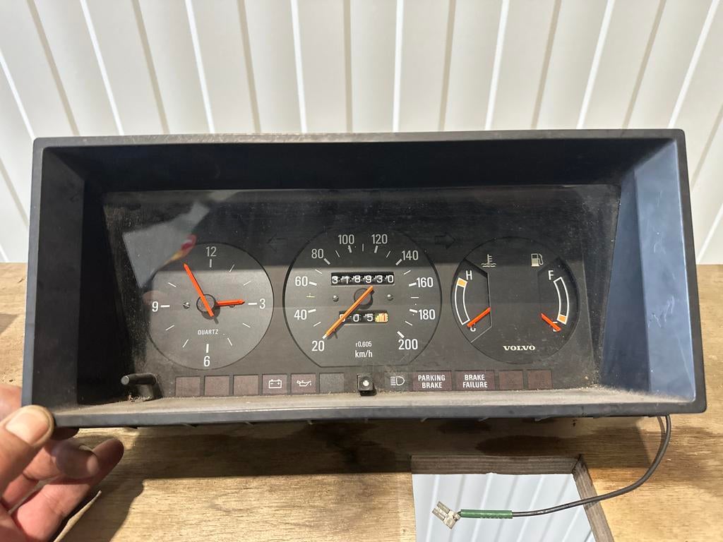 Volvo 244 Instrumentenpaneel - 318.930 km, Ophalen of Verzenden, Gebruikt, Volvo