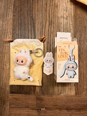 Labubu pin for Love De Letter H Wit - Popmart Nieuw beschikbaar voor biedingen