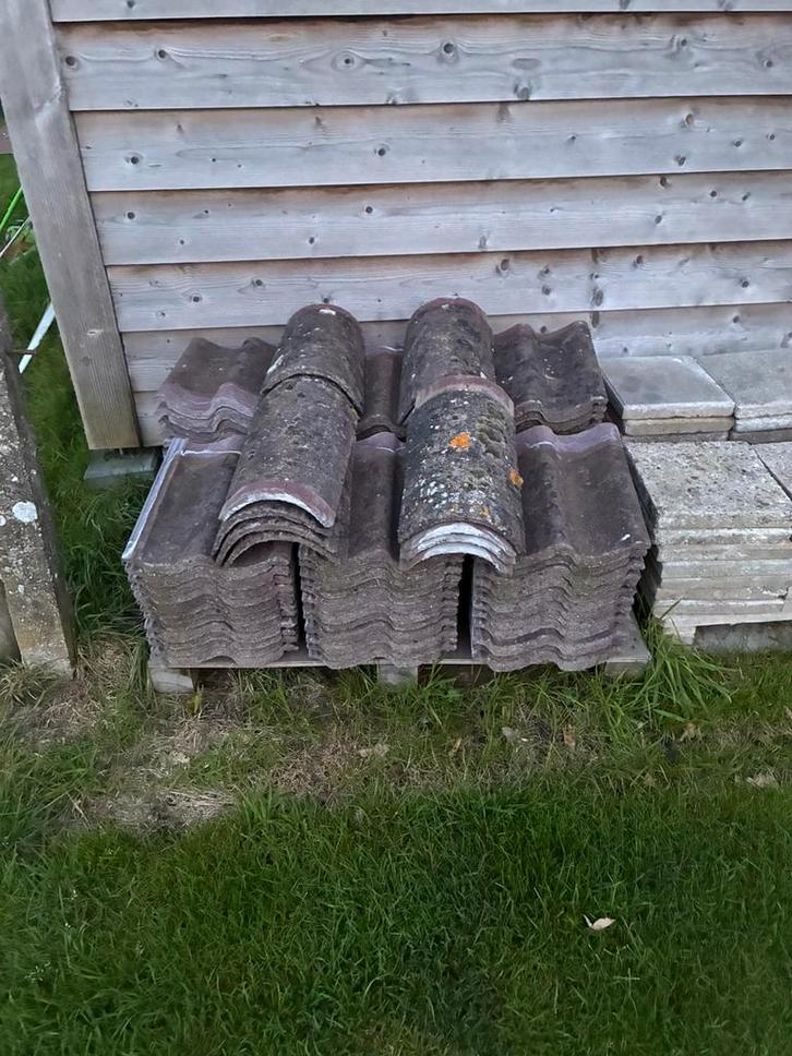 Beton Dakpan sneldekkers ( ook per stuk afneembaar), Doe-het-zelf en Verbouw, Dakpannen en Dakbedekking, Zo goed als nieuw, Dakpannen