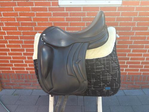 Zeer nette equestor lusiana, Dieren en Toebehoren, Paarden en Pony's | Zadels, Zo goed als nieuw, Dressuur, Ophalen of Verzenden