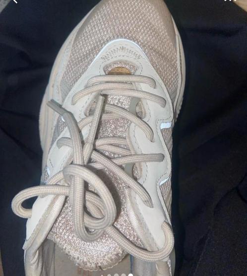 Adidas ozweego Orgineel, Kleding | Dames, Schoenen, Zo goed als nieuw, Sneakers of Gympen, Beige, Ophalen of Verzenden