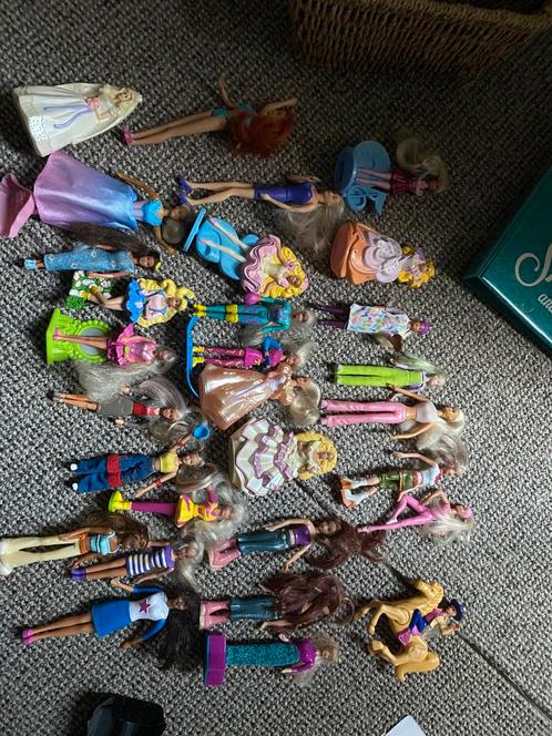 Barbie en bratz figuren, Verzamelen, Poppen, Zo goed als nieuw, Pop, Ophalen of Verzenden