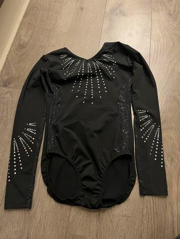 Setje turnkleding 152-158 + turnschoen 38 beschikbaar voor biedingen