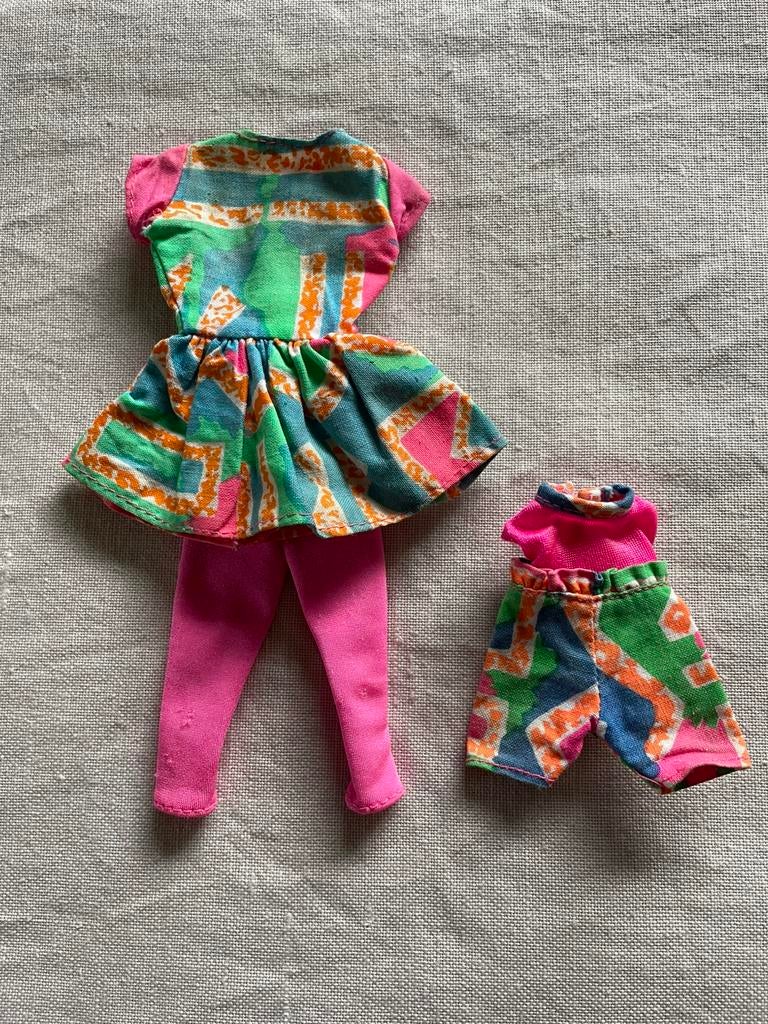 Vintage matchende outfits voor Barbie en Evi 1990s, Verzamelen, Ophalen of Verzenden, Gebruikt, Kleertjes