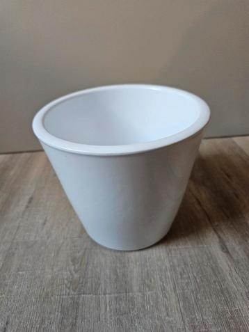 Witte porseleinen plantenpot - zo goed als nieuw! beschikbaar voor biedingen
