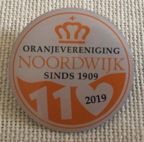 Pin Oranje Vereniging 2019 Noordwijk, Verzamelen, Speldjes, Pins en Buttons, Nieuw, Speldje of Pin, Stad of Land, Ophalen of Verzenden