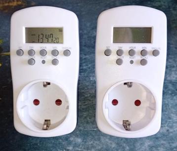 Digitale schakelklok (2 stuks). beschikbaar voor biedingen