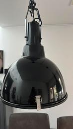 Twee zwarte hanglamp, Ophalen of Verzenden, Metaal, Zo goed als nieuw, 50 tot 75 cm