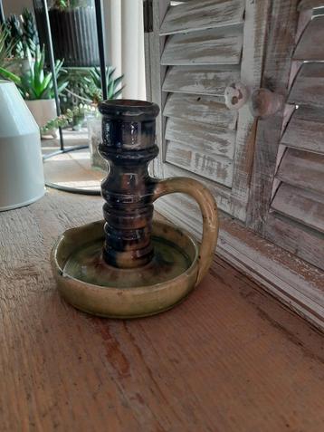 Vintage blaker van aardewerk beschikbaar voor biedingen