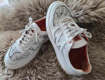 MAG Creative Footwear Sympa sneakers wit/zwart bloemen mt.38 beschikbaar voor biedingen