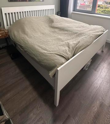 Ikea Idanäs bed 180x200 + 2 elektrische lattenbodems-matras - afbeelding 2