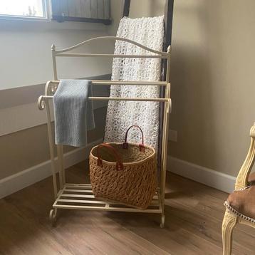 Brocante Inklapbare Handdoekenrek beschikbaar voor biedingen