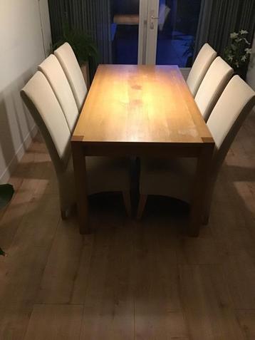 Eetkamertafel met 6 stoelen beschikbaar voor biedingen