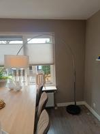 Mooie booglamp met marmeren voet en witte kap, Huis en Inrichting, Ophalen, Gebruikt, Metaal, Modern