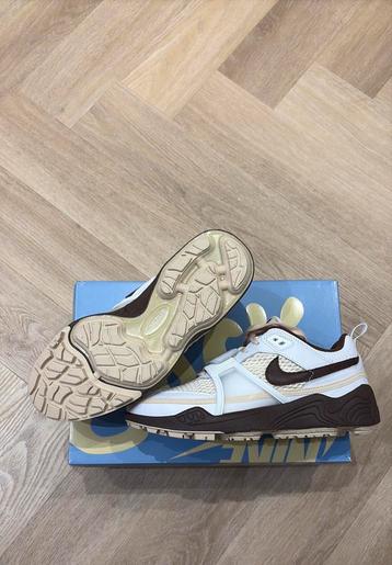 Travis Scott Zoom Field jaxx size 7/40 beschikbaar voor biedingen