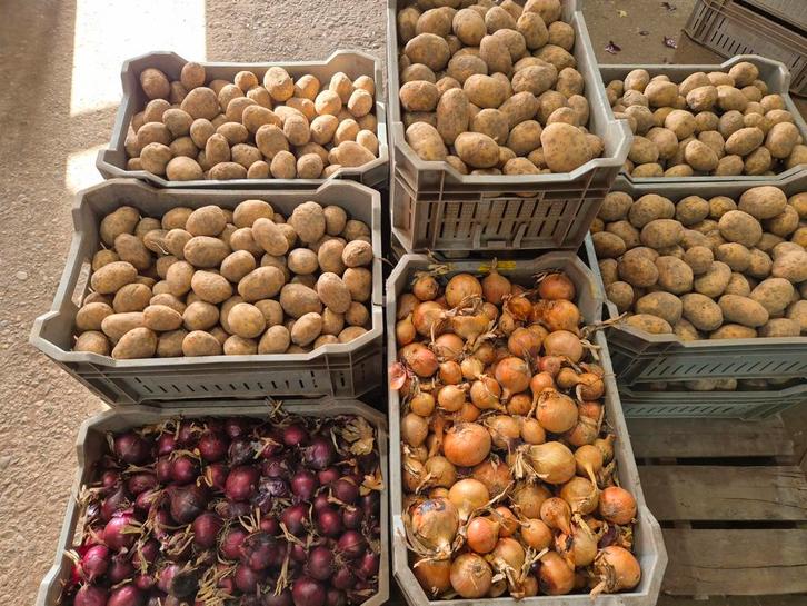 Verse oogst: Aardappelen en uien, Diversen, Levensmiddelen, Ophalen