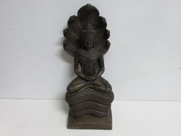 Bronzen boeddha op een slangentroon beschikbaar voor biedingen