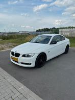 BMW 3-Serie 3.0L 325i Handbak, Auto's, 745 kg, 74 €/maand, Zwart, 4 stoelen