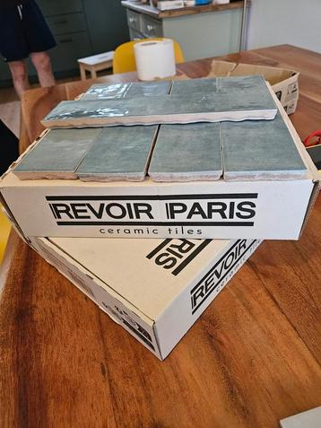 Keramische Tegels turquoise beschikbaar voor biedingen