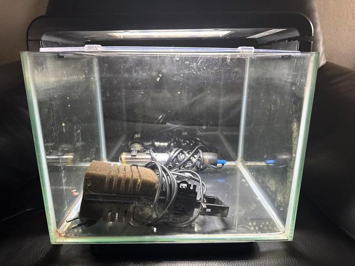 Klein aquarium 30x25x25 cm – gebruikt, in goede staat, Dieren en Toebehoren, Vissen | Aquaria en Toebehoren, Gebruikt, Leeg aquarium