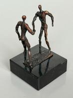 Art for more verbronsd beeldje op sokkel, Ophalen of Verzenden, Zo goed als nieuw, Mens