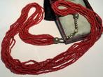 ETNISCHE COLLIER MET VELE STRENGEN KORAAL AAN ÉÉN SLOT, Ophalen of Verzenden, Overige materialen, Ketting, Met edelsteen