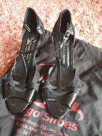 Tango schoenen maat 37.5, Tango, Zwart, Zo goed als nieuw, Sandalen of Muiltjes