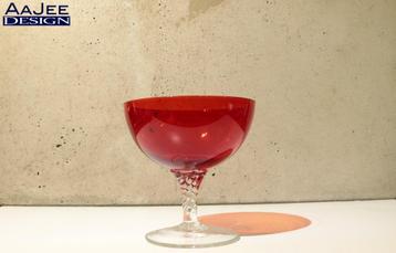 Empoly glas – Compoteschaal op voet – Ruby red – Italië –MCM beschikbaar voor biedingen