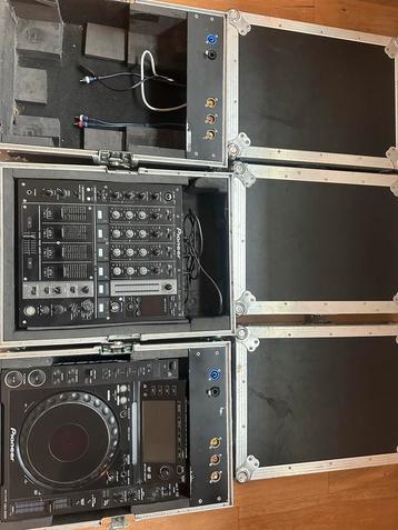 Pioneer DJ Set: CDJ-2000 & DJM-700 beschikbaar voor biedingen