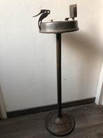 Zeer bijzondere antieke staande koperen asbak., Verzamelen, Rookartikelen, Aanstekers en Luciferdoosjes, Ophalen, Gebruikt, Asbak