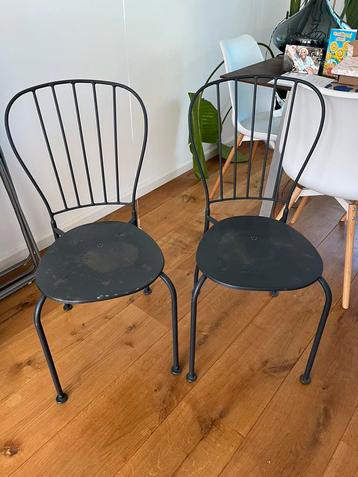 2x steel chairs beschikbaar voor biedingen