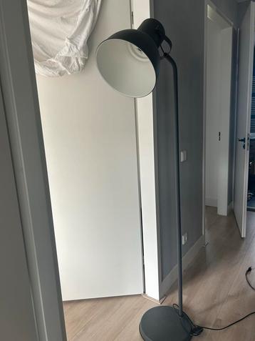 Ikea vloerlamp beschikbaar voor biedingen