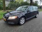 Volvo V70 2.4D Kinetic Automaat | Navigatie | Airco | Trekha, Auto's, Volvo, Origineel Nederlands, Te koop, 5 stoelen, 17 km/l