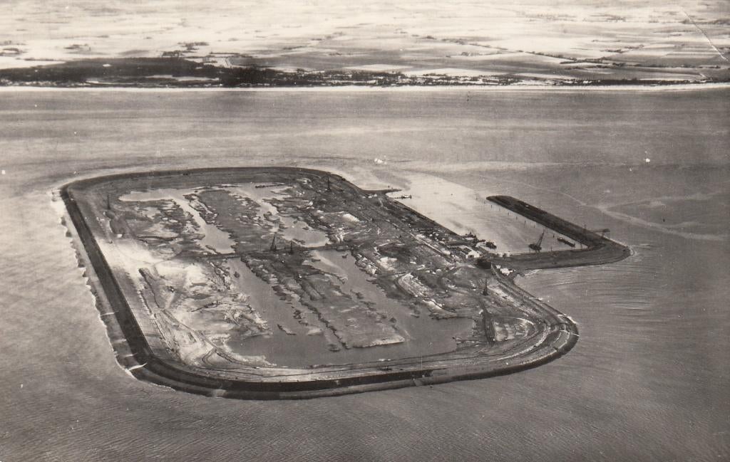 Fotokaart- Deltawerken- Bouwput- Haringvliet, Verzamelen, Ansichtkaarten | Nederland, Verzenden, 1940 tot 1960, Ongelopen, Noord-Brabant