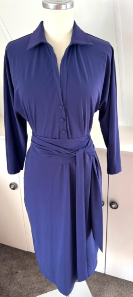 LaDress paarse travelstof jurk met ceintuur 34/36 CHCS, Kleding | Dames, Jurken, Zo goed als nieuw, Maat 34 (XS) of kleiner, Paars