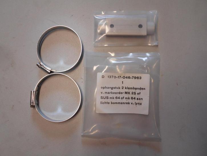 Ophangstuk met klembanden T.B.V. SUS Mk64 en Mk84 Lynx Heli, Verzamelen, Militaria | Algemeen, Landmacht, Embleem of Badge, Nederland