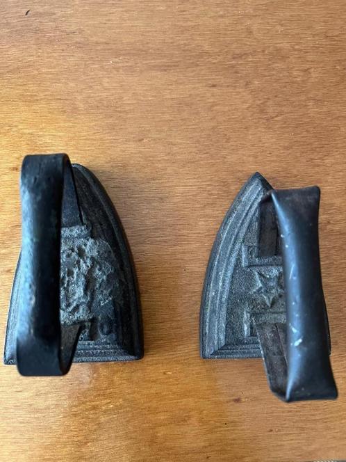 Antieke strijkijzers – gietijzer – set van 2, Huis en Inrichting, Woonaccessoires | Overige, Ophalen