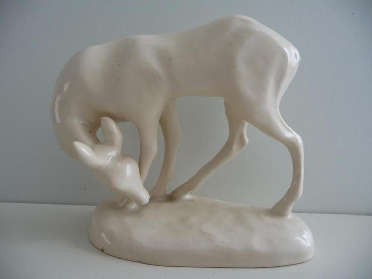 Wit geglazuurd beeldje HERT - Plateelbakkerij GOUDA 30-jaren, Antiek en Kunst, Antiek | Keramiek en Aardewerk, Ophalen of Verzenden