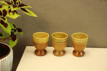 Vintage eierdopjes hout en keramiek beschikbaar voor biedingen