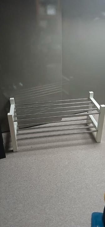 Witte IKEA TJUSIG schoenenrek beschikbaar voor biedingen