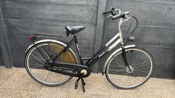 Zo goed als nieuwe damesfiets Merdina 28 inch.3 versn. beschikbaar voor biedingen