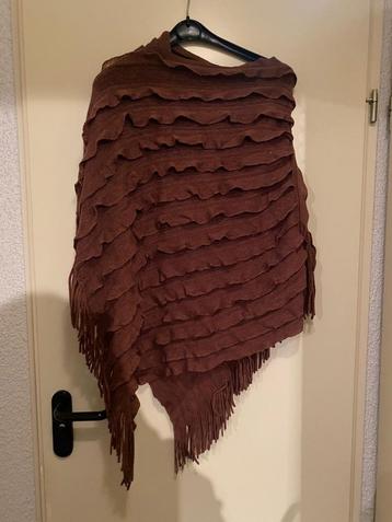Bruine dames poncho beschikbaar voor biedingen