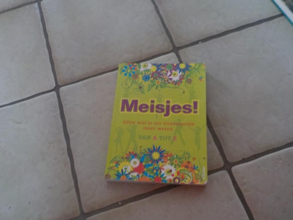 Meisjes! Alles wat je als tienermeisje moet weten, Non-fictie, Ophalen, Onbekend, Gelezen