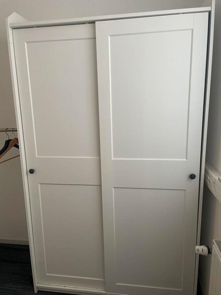 IKEA kledingkast HAUGA met schuifdeuren, Huis en Inrichting, Kasten | Kledingkasten, Gebruikt, 150 tot 200 cm, 100 tot 150 cm
