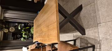 Eiken eettafel beschikbaar voor biedingen