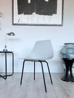 4x vintage Tonneau chairs design by Pierre Guariche, Ophalen, Kunststof, Gebruikt, -