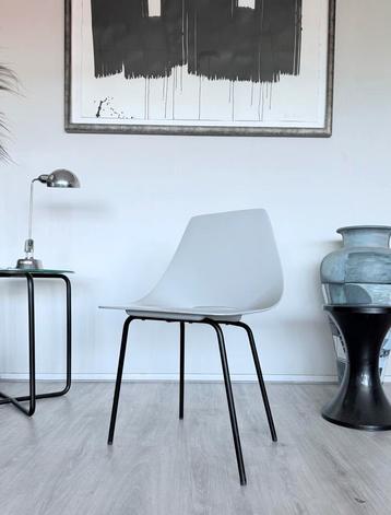 4x vintage Tonneau chairs design by Pierre Guariche beschikbaar voor biedingen
