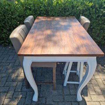 Kwalitatief goede bartafel (incl. Stoelen en kruk) beschikbaar voor biedingen