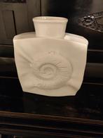 Hutschenreuther,Tirschenreuth,1838,vaas,wit,schelp,30 cm, Wit, Aardewerk of Porselein, Ophalen of Verzenden, Zo goed als nieuw